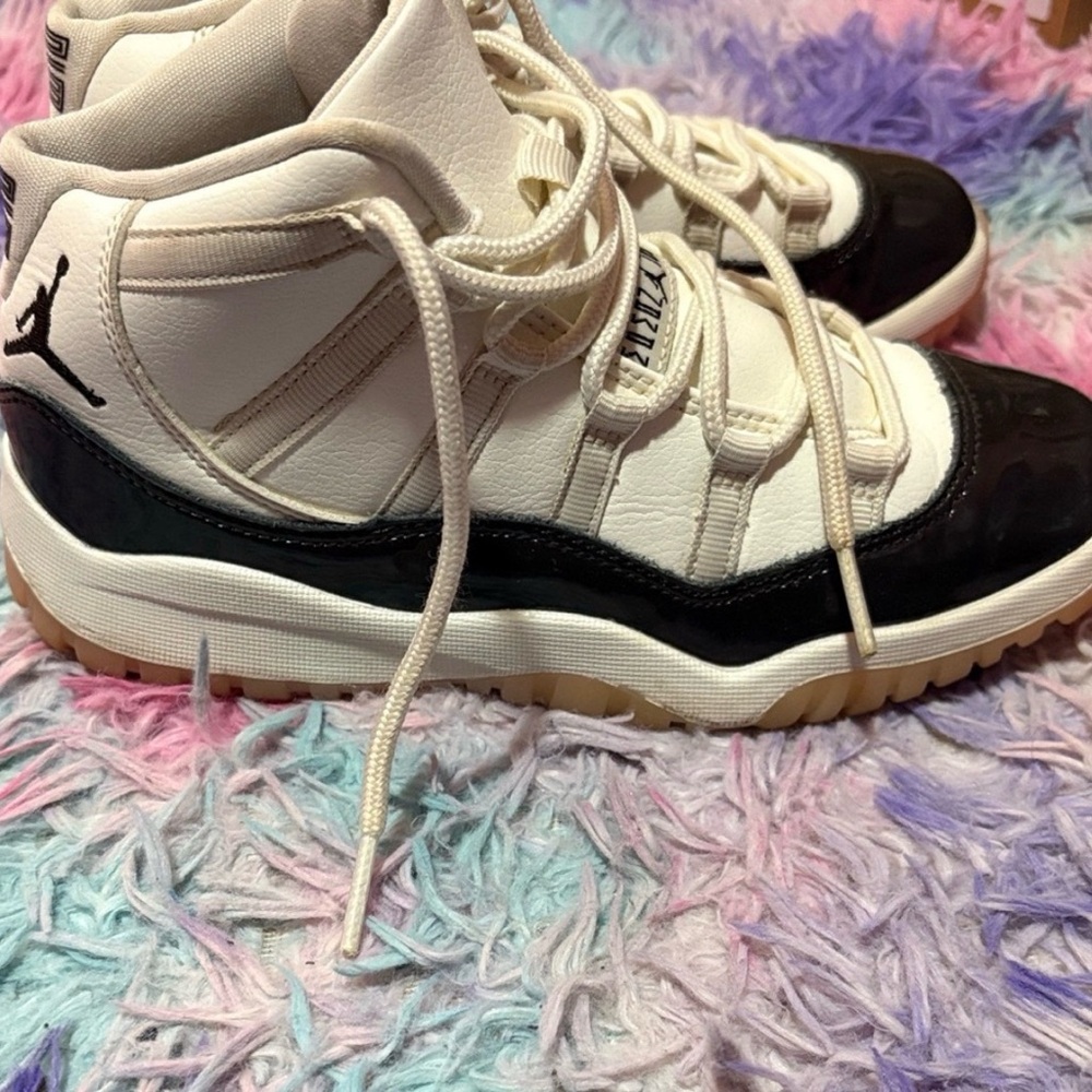 Kids Air Jordan 11 Retro Sneakers